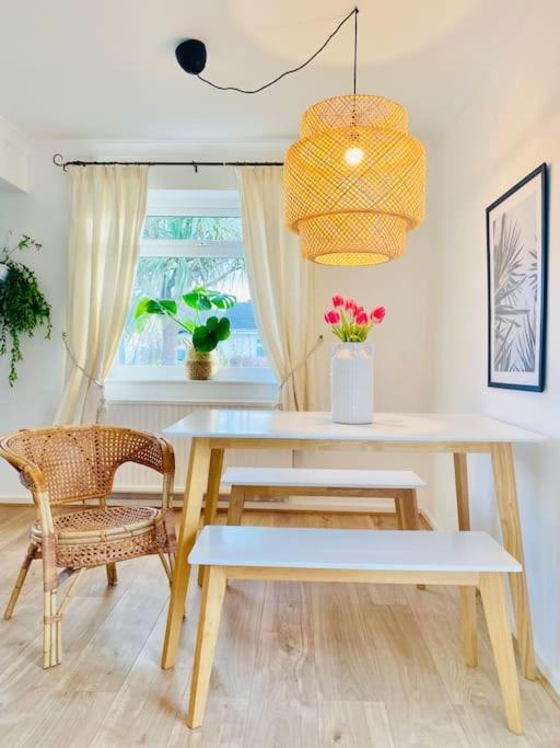 The Barefoot Bungalow In Picturesque 프레스타틴 외부 사진