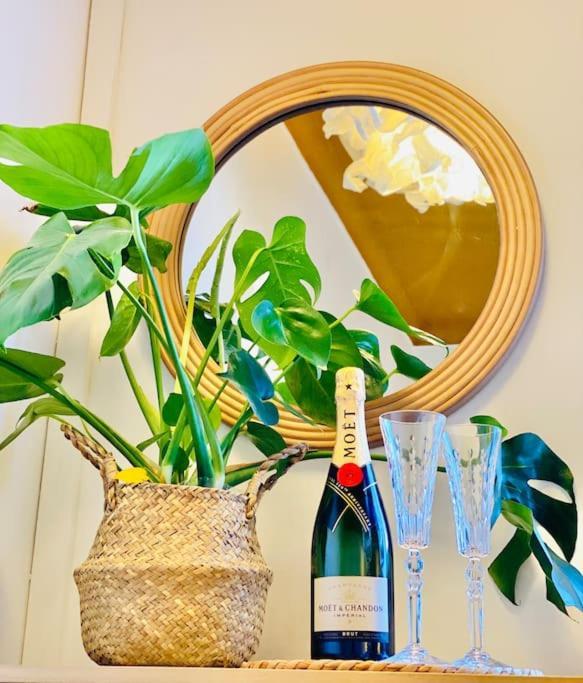 The Barefoot Bungalow In Picturesque 프레스타틴 외부 사진