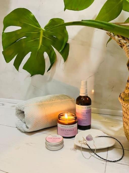 The Barefoot Bungalow In Picturesque 프레스타틴 외부 사진