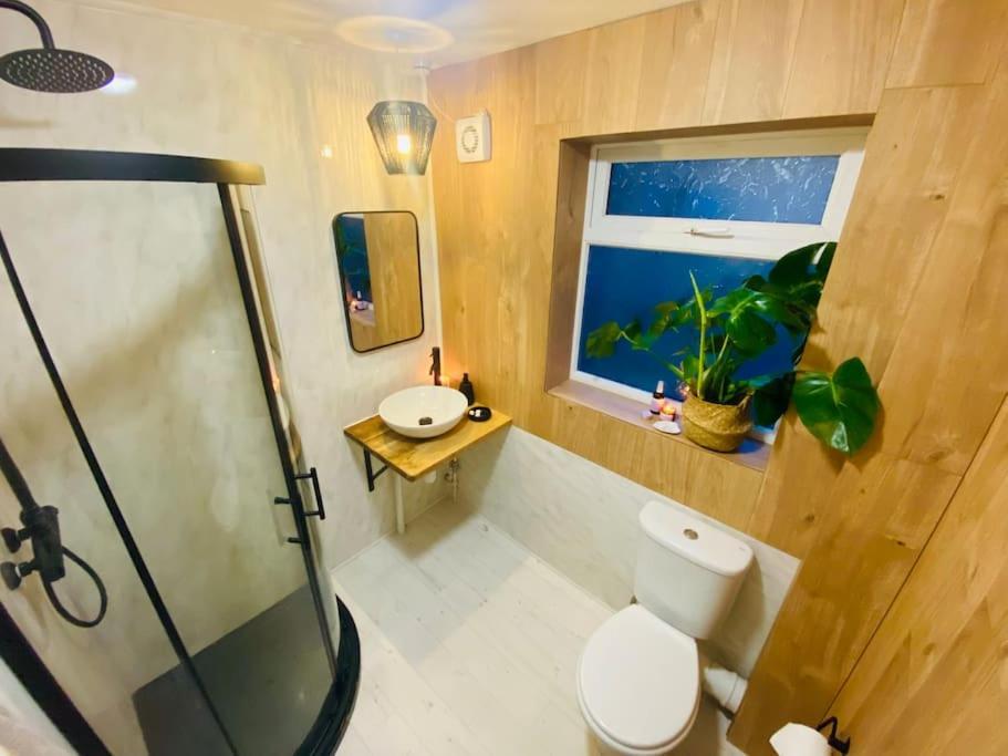 The Barefoot Bungalow In Picturesque 프레스타틴 외부 사진