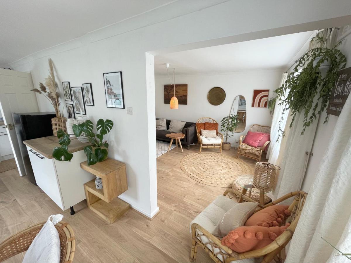 The Barefoot Bungalow In Picturesque 프레스타틴 외부 사진